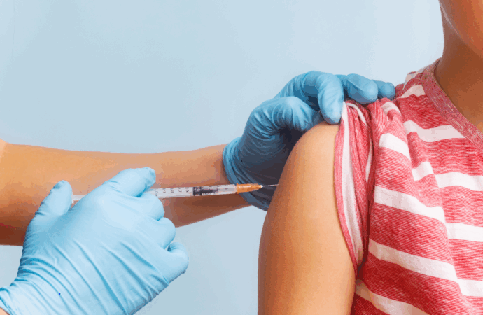 SES alerta para aumento de doenças respiratórias em crianças e destaca importância de vacinação