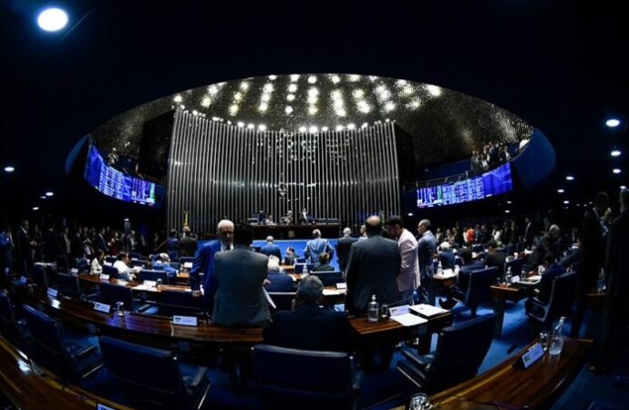 Senado aprova projeto que torna mais duras as penas para crimes cometidos em escolas