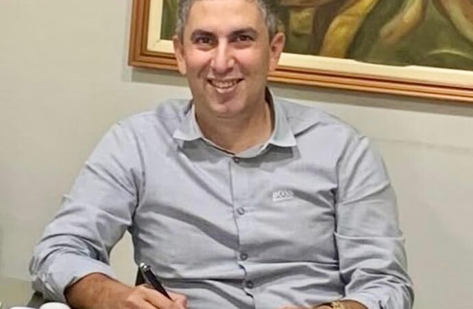 Médico paraibano socorre bebê engasgado durante voo para São Paulo