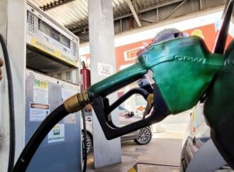Preço da gasolina cai nas refinarias a partir de hoje