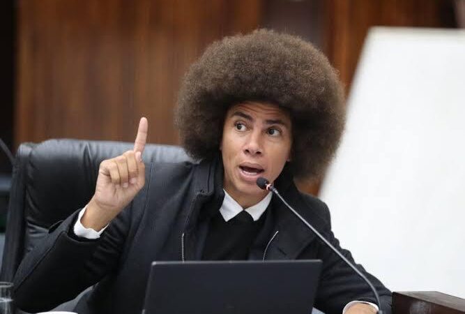 Oficina antirracista da ABMCJPB traz deputado Renato Freitas para debate em João Pessoa