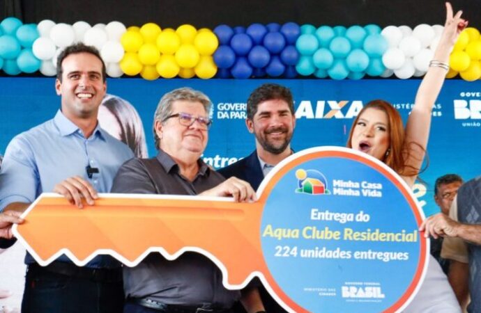 João Azevêdo entrega residencial e reforma da Ciretran em Campina Grande