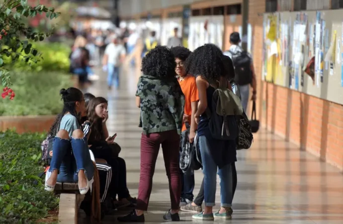 Nova lei garante auxílio financeiro a estudantes do ensino superior na Paraíba