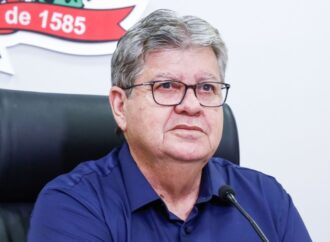 Governador João Azevêdo recebe alta após cirurgia e seguirá em recuperação em casa