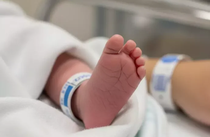 Nova lei garante até 120 dias de licença-maternidade após alta hospitalar