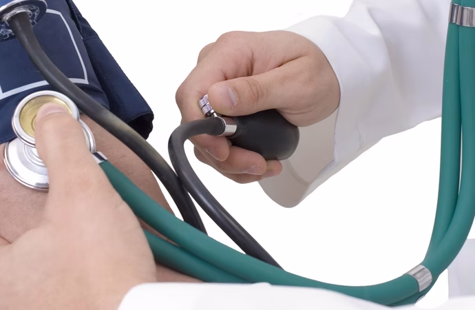 Saúde cardiovascular: pressão 12 por 8 deixa de ser considerada normal