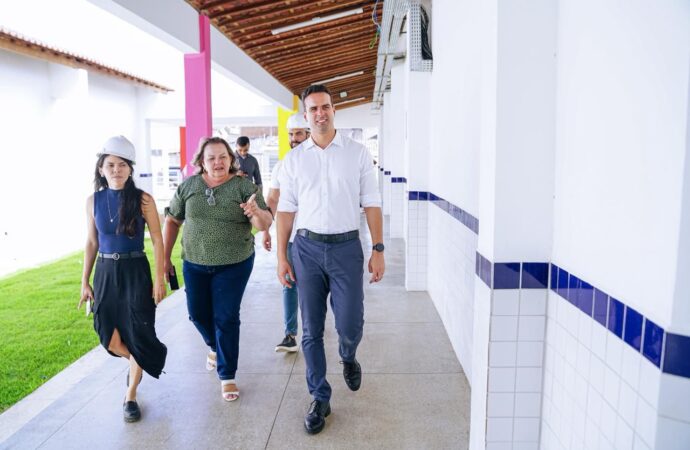 Lucas Ribeiro inspeciona obra do novo Caic em Campina Grande; escola será uma das entregas do aniversário da cidade