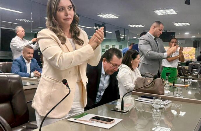 Waléria Assunção assina CPI e afirma: “É a única forma de esclarecer o caos instalado na saúde de Campina”
