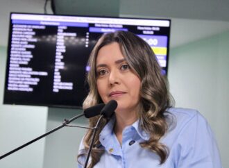 Projeto de Waléria Assunção vira lei e estabelece regras para a condução responsável de cães