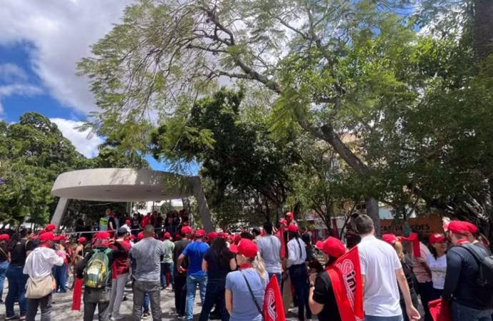 Servidores da Saúde anunciam greve, mas Justiça manda suspender movimento