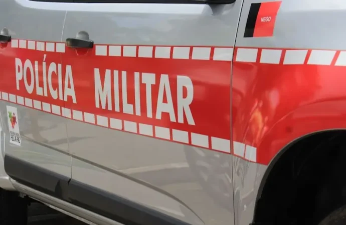 Jovem é assassinado a tiros na frente de casa, na Paraíba