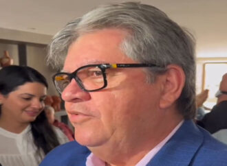 João Azevêdo diz que espera receber votos de Cícero Lucena e Léo Bezerra