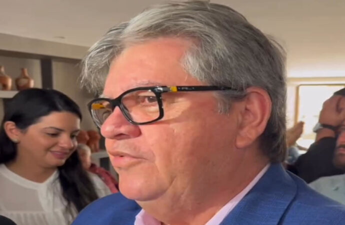 João Azevêdo diz que espera receber votos de Cícero Lucena e Léo Bezerra