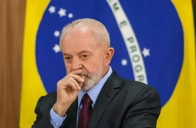 Rejeição a Lula supera índice de Flávio Bolsonaro, mostra pesquisa