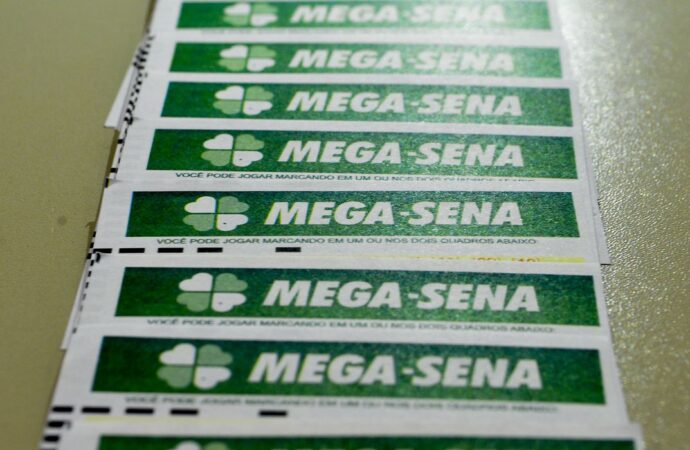 Mega-Sena acumula e sorteia R$ 42 milhões