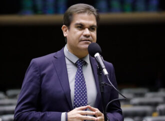 Mersinho Lucena rebate Eduardo Carneiro e afirma que eleição estadual será decidida nas urnas