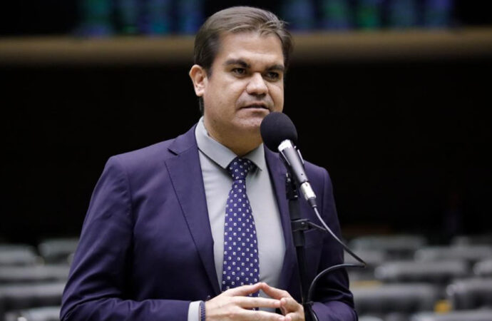 Mersinho Lucena rebate Eduardo Carneiro e afirma que eleição estadual será decidida nas urnas