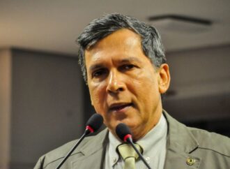 Ex-deputado desiste de candidatura e coordenará campanha de Aguinaldo Ribeiro