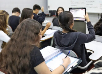 Professor orienta uso da IA como ferramenta de apoio à redação do Enem