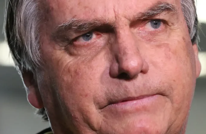 Cirurgia no ombro de Bolsonaro ocorreu sem intercorrências, diz equipe
