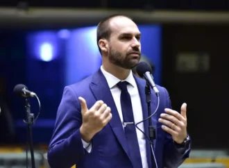 Moraes marca depoimento de Eduardo Bolsonaro em processo no STF