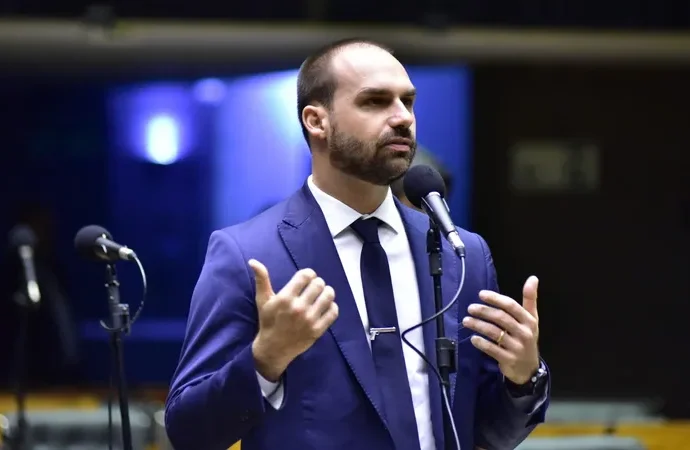 Moraes marca depoimento de Eduardo Bolsonaro em processo no STF