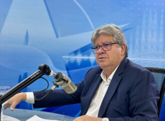 João Azevêdo diz que declaração de Bruno Farias foi ofensiva: “Isso é etarismo”