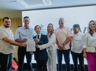 Lucas Ribeiro assina termos de fomento e destaca maior apoio já realizado a eventos do período carnavalesco em Campina Grande