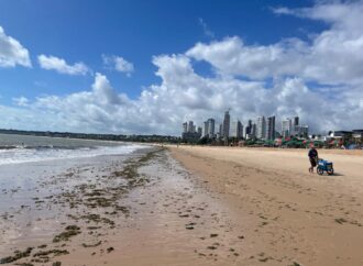 Vai à praia no fim de semana? Sudema veta banho em 4 pontos da Paraíba