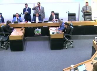 Assembleia corta R$ 35,9 mil em salários de deputados por faltas; confira lista dos faltosos