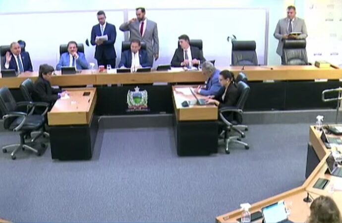 Assembleia corta R$ 35,9 mil em salários de deputados por faltas; confira lista dos faltosos
