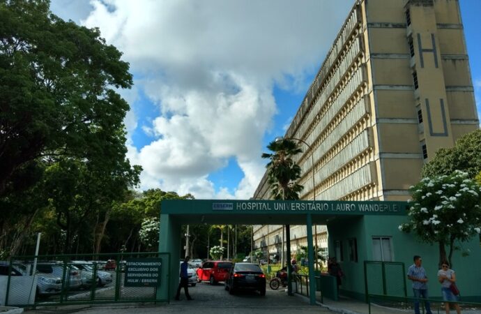 servidores paralisam atividades em hospitais de João Pessoa e Campina Grande