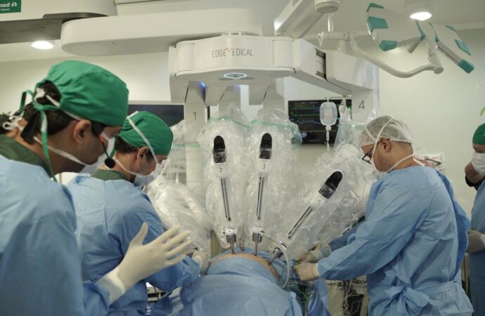 Robôs auxiliam médicos em cirurgias bariátrica e cardíaca de pacientes de João Pessoa a 3.200 km