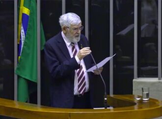 Após polêmica, Luiz Couto retira apoio a projeto sobre antissemitismo
