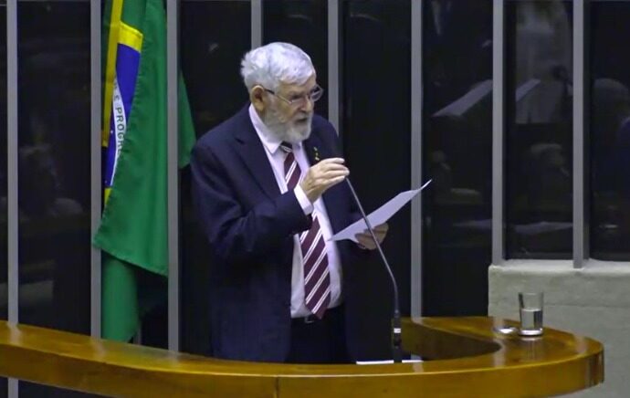 Após polêmica, Luiz Couto retira apoio a projeto sobre antissemitismo