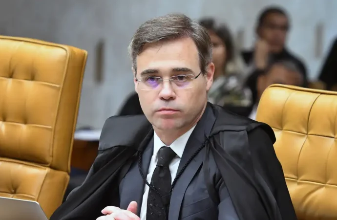Mendonça deixa instituto após revelação de contratos milionários