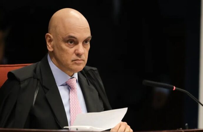 Alexandre de Moraes pede manifestação da PGR após Flávio não depor à PF