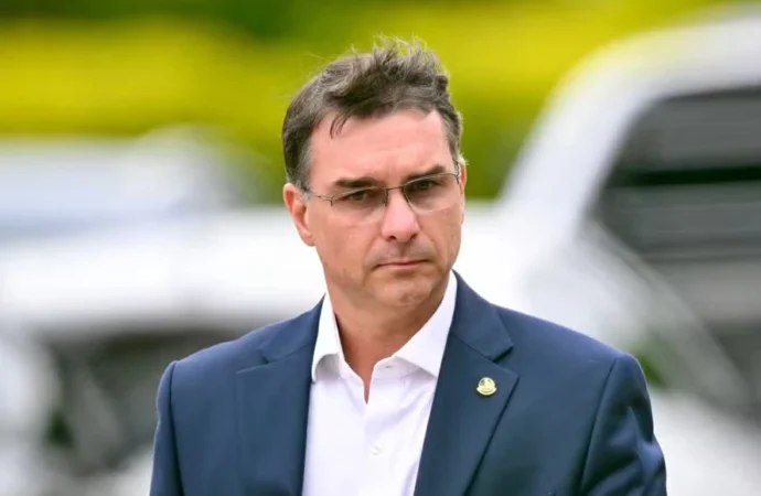 ‘Neymar é craque’, diz Flávio Bolsonaro em resposta a comentário de Lula