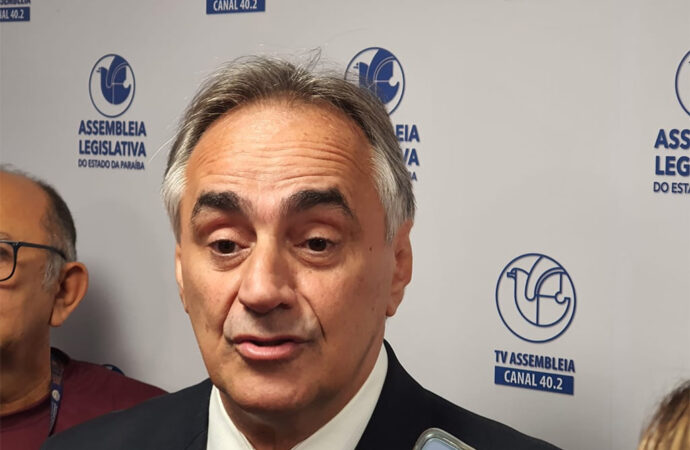 Luciano Cartaxo afasta especulações sobre esposa na vice de Lucas Ribeiro