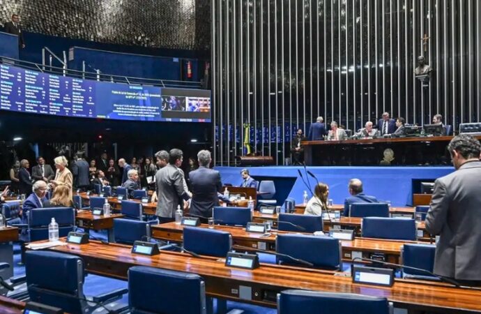 Comissão do Senado afrouxa aposentadoria para agentes de saúde