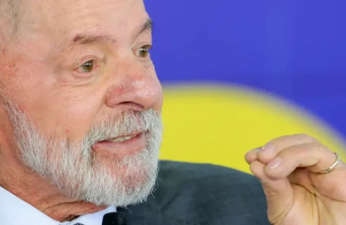Lula enfrenta cenário de 1º turno mais apertado desde eleição de 2002