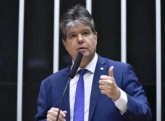 Proposta de Ruy Carneiro para tratar dependência em bets pode avançar com urgência na Câmara