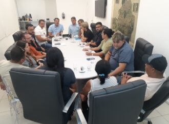 Após protesto, Léo Bezerra garante permanência dos comerciantes no Mercado Central
