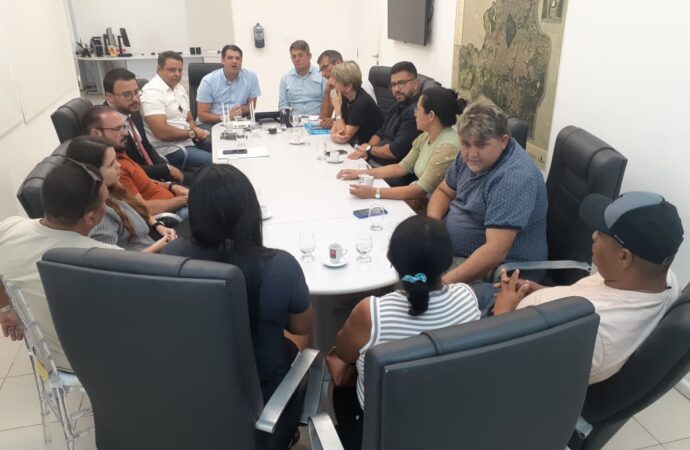 Após protesto, Léo Bezerra garante permanência dos comerciantes no Mercado Central