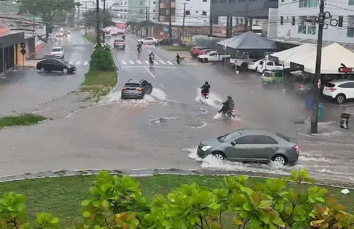 Inmet emite alertas de chuvas intensas para cidades da Paraíba até segunda-feira (13)