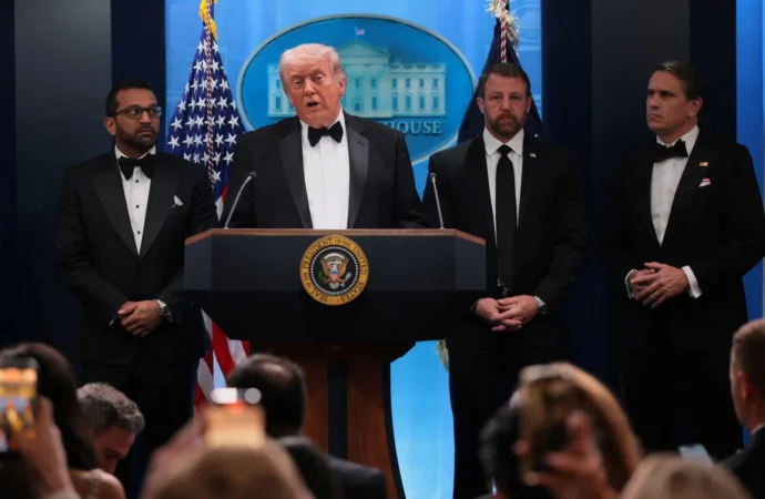 Trump diz que suspeito de atirar durante jantar vivia na Califórnia e parecia ‘lobo solitário’