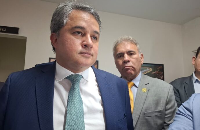 Após afastamento de Edvaldo, Efraim quer barrar diplomação e empossar Walber em Cabedelo