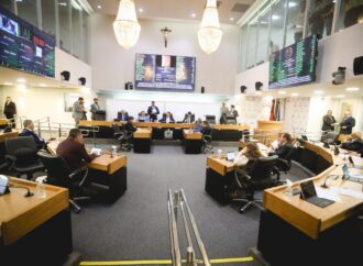 18 dos 36 deputados trocam de partido na ALPB; veja mudanças