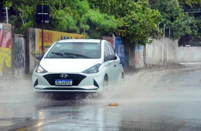 Quase 100 cidades da Paraíba estão em alerta de chuvas intensas até a noite deste sábado