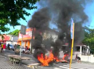 Comerciantes protestam e interditam ruas de João Pessoa após ordem de desocupação